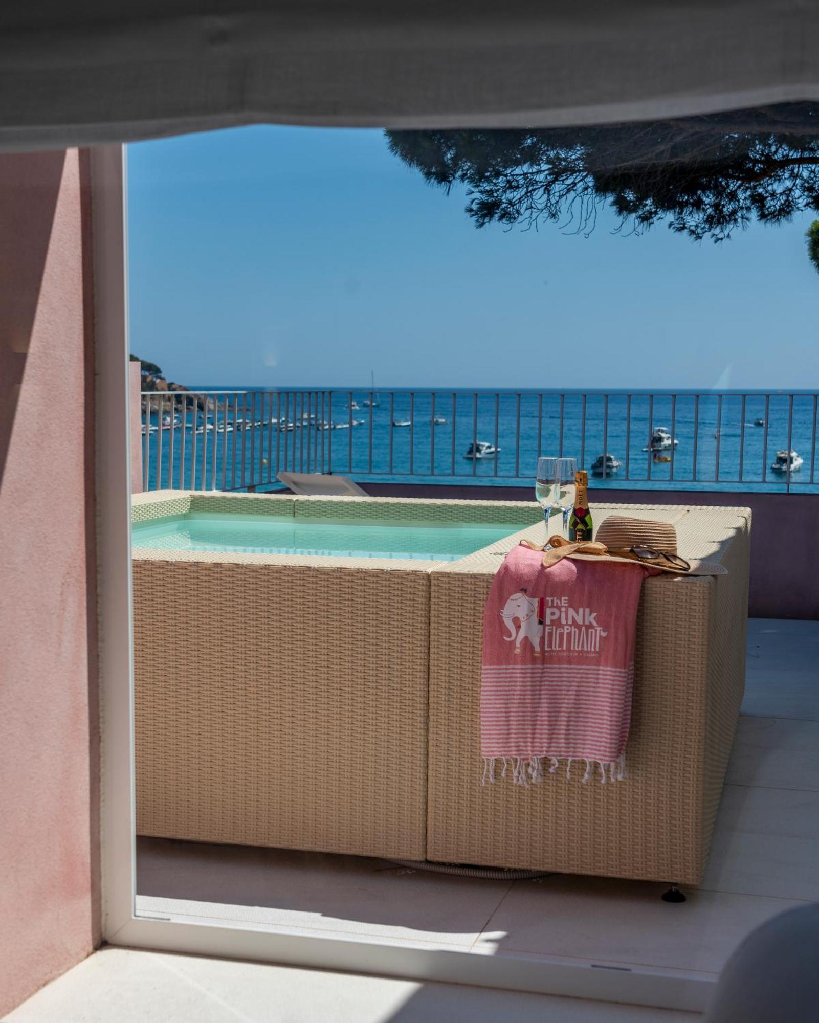 The Pink Elephant Hotel С'Агаро Экстерьер фото
